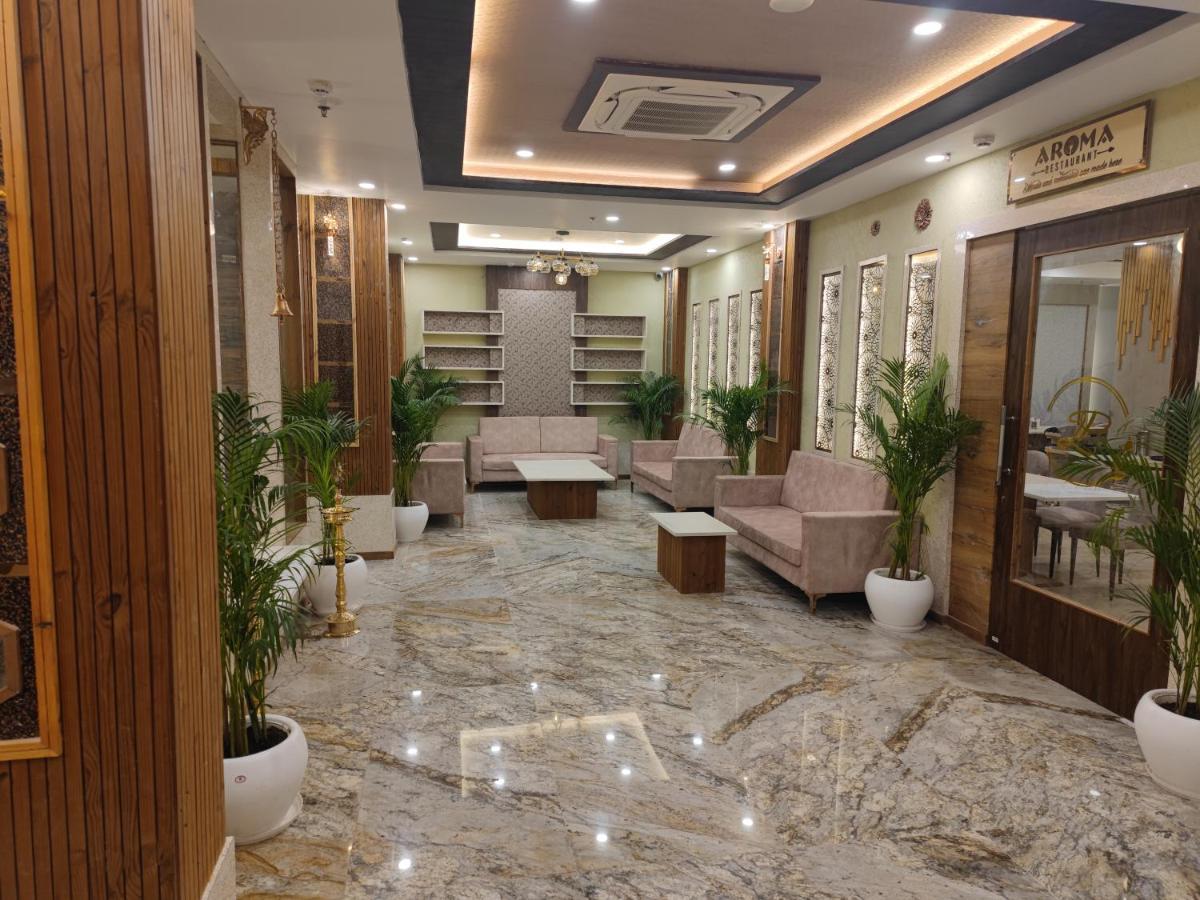 Hotel Prime Land Varanasi Esterno foto