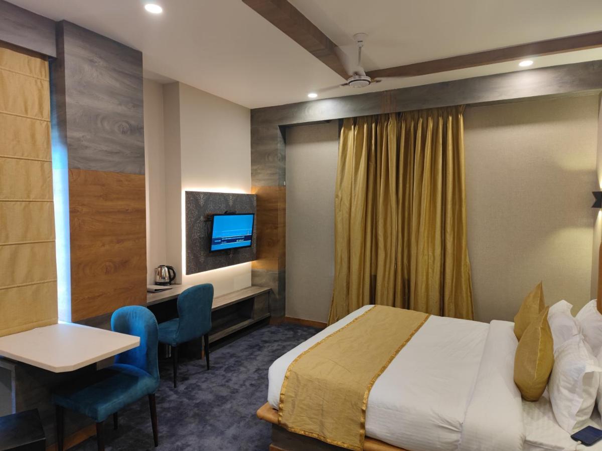 Hotel Prime Land Varanasi Esterno foto
