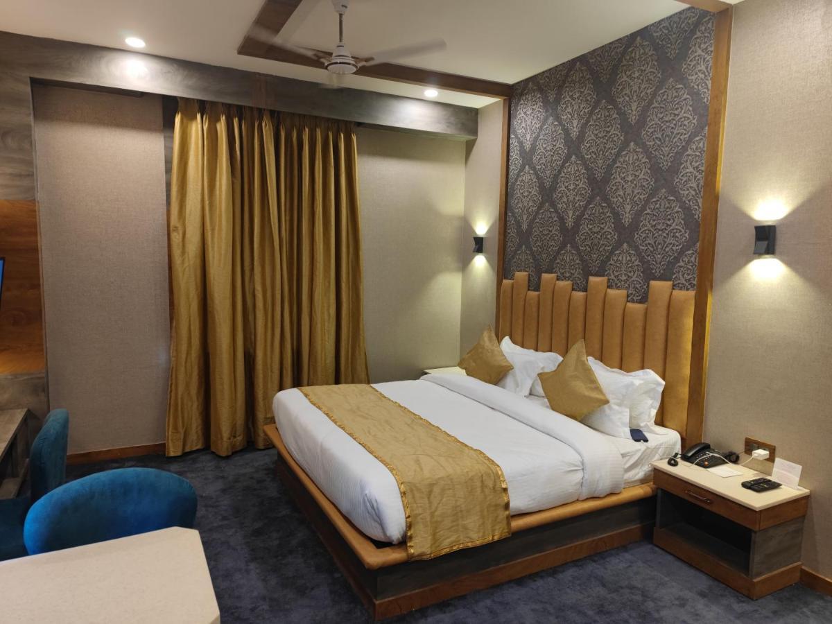 Hotel Prime Land Varanasi Esterno foto