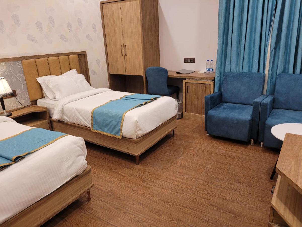Hotel Prime Land Varanasi Esterno foto