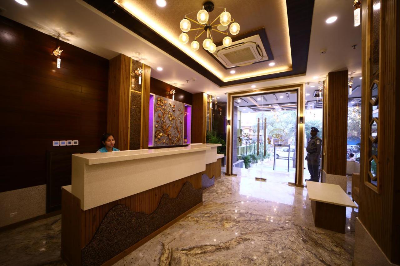 Hotel Prime Land Varanasi Esterno foto