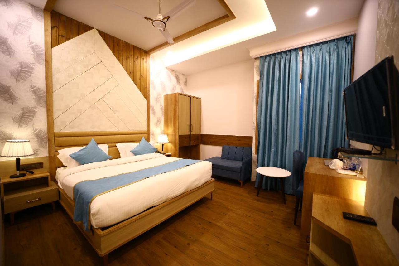 Hotel Prime Land Varanasi Esterno foto