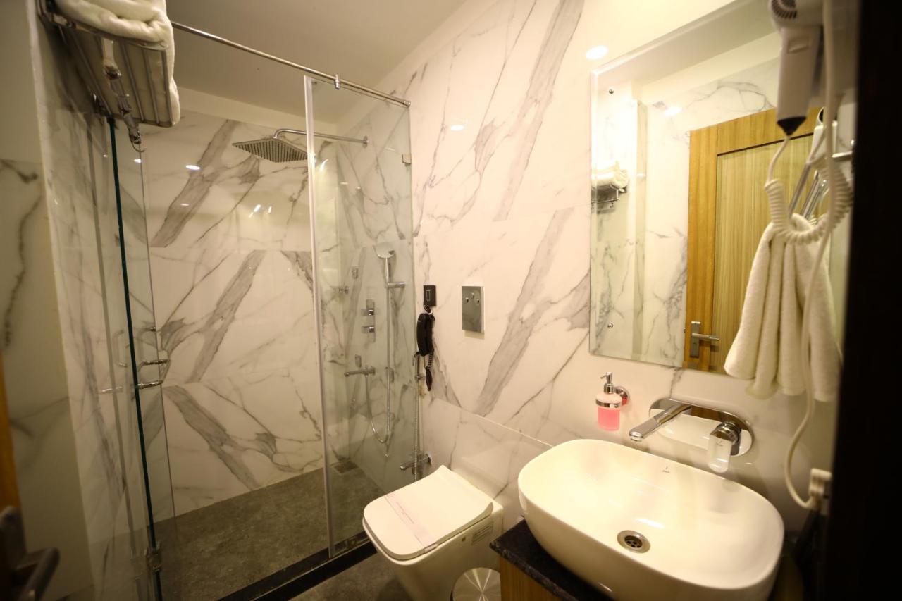 Hotel Prime Land Varanasi Esterno foto
