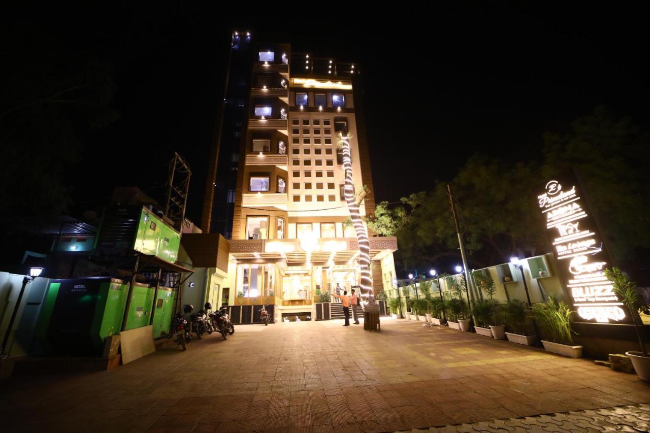 Hotel Prime Land Varanasi Esterno foto