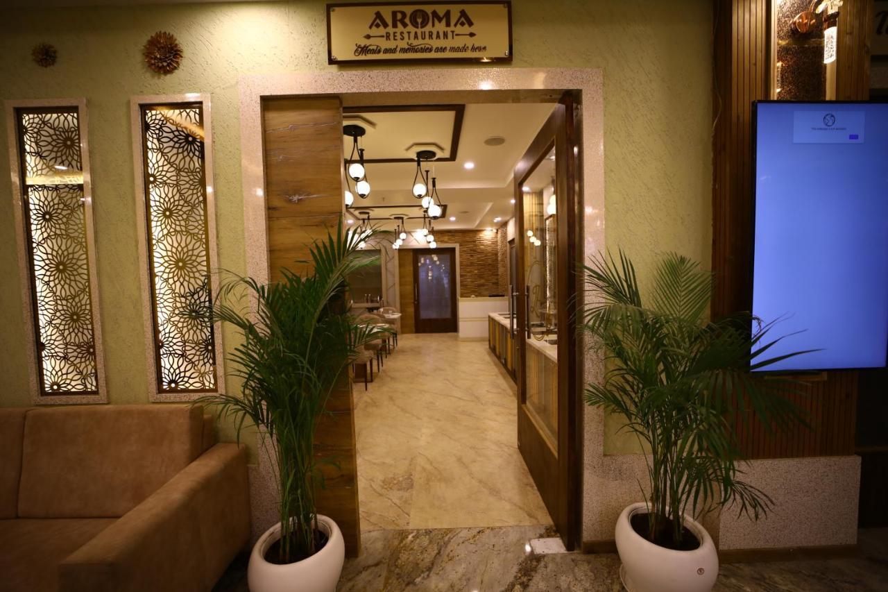 Hotel Prime Land Varanasi Esterno foto