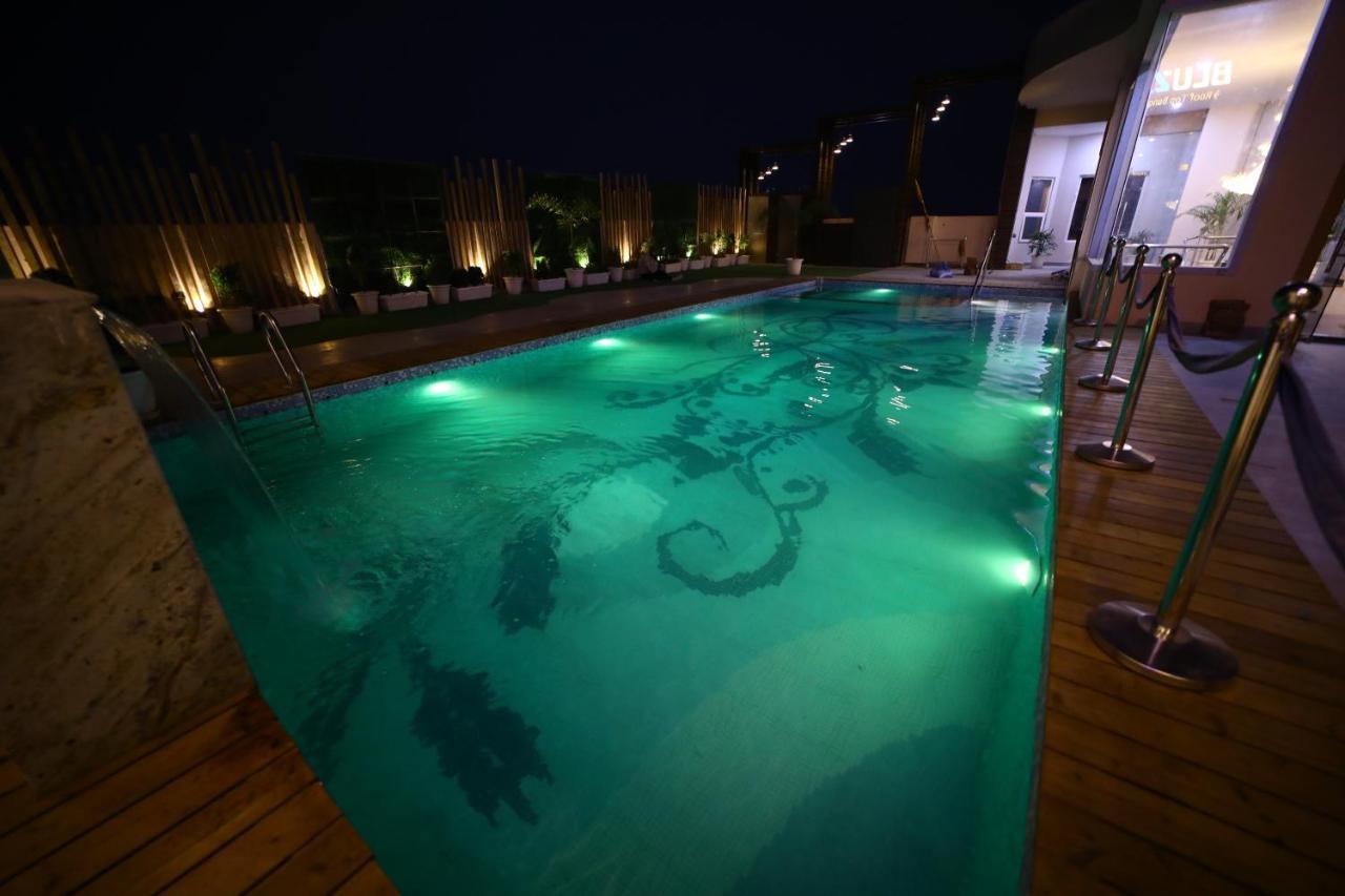 Hotel Prime Land Varanasi Esterno foto