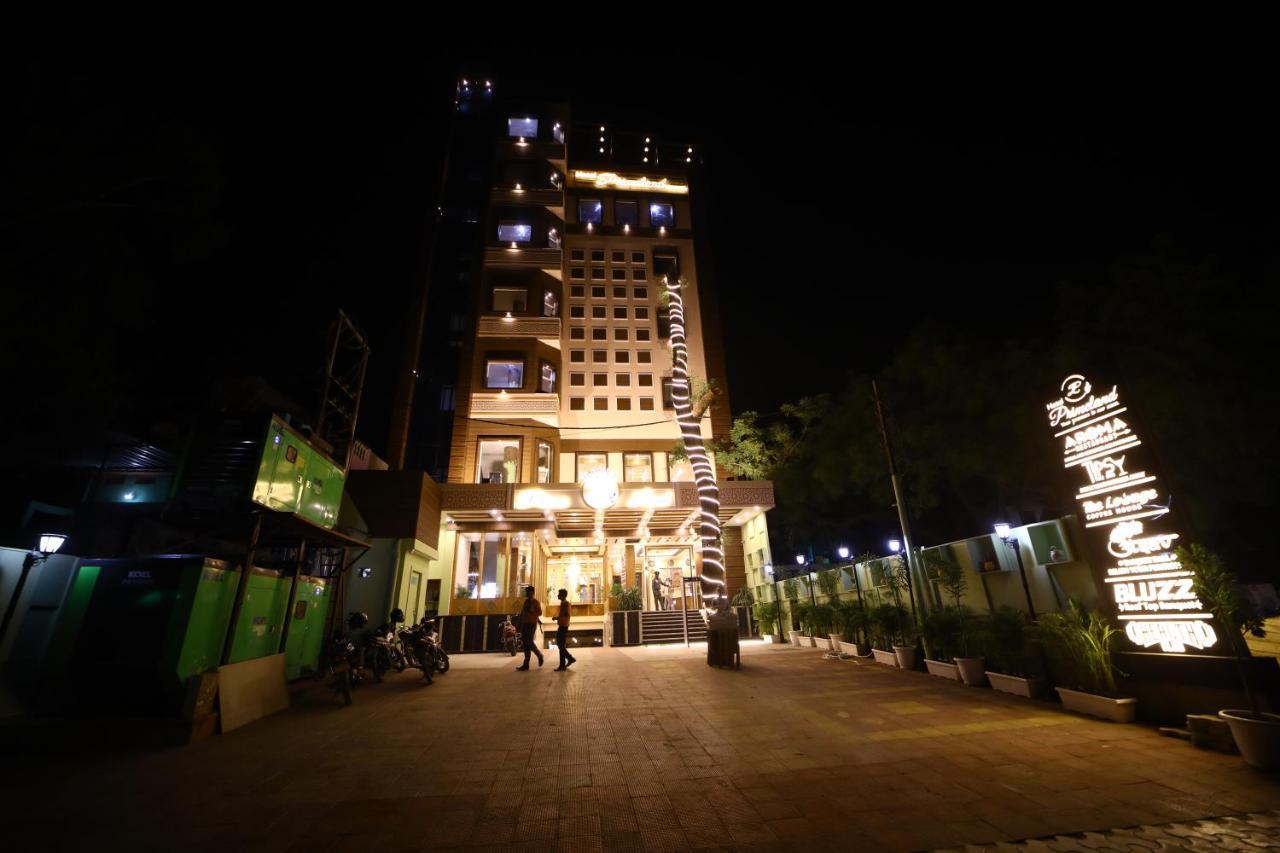 Hotel Prime Land Varanasi Esterno foto