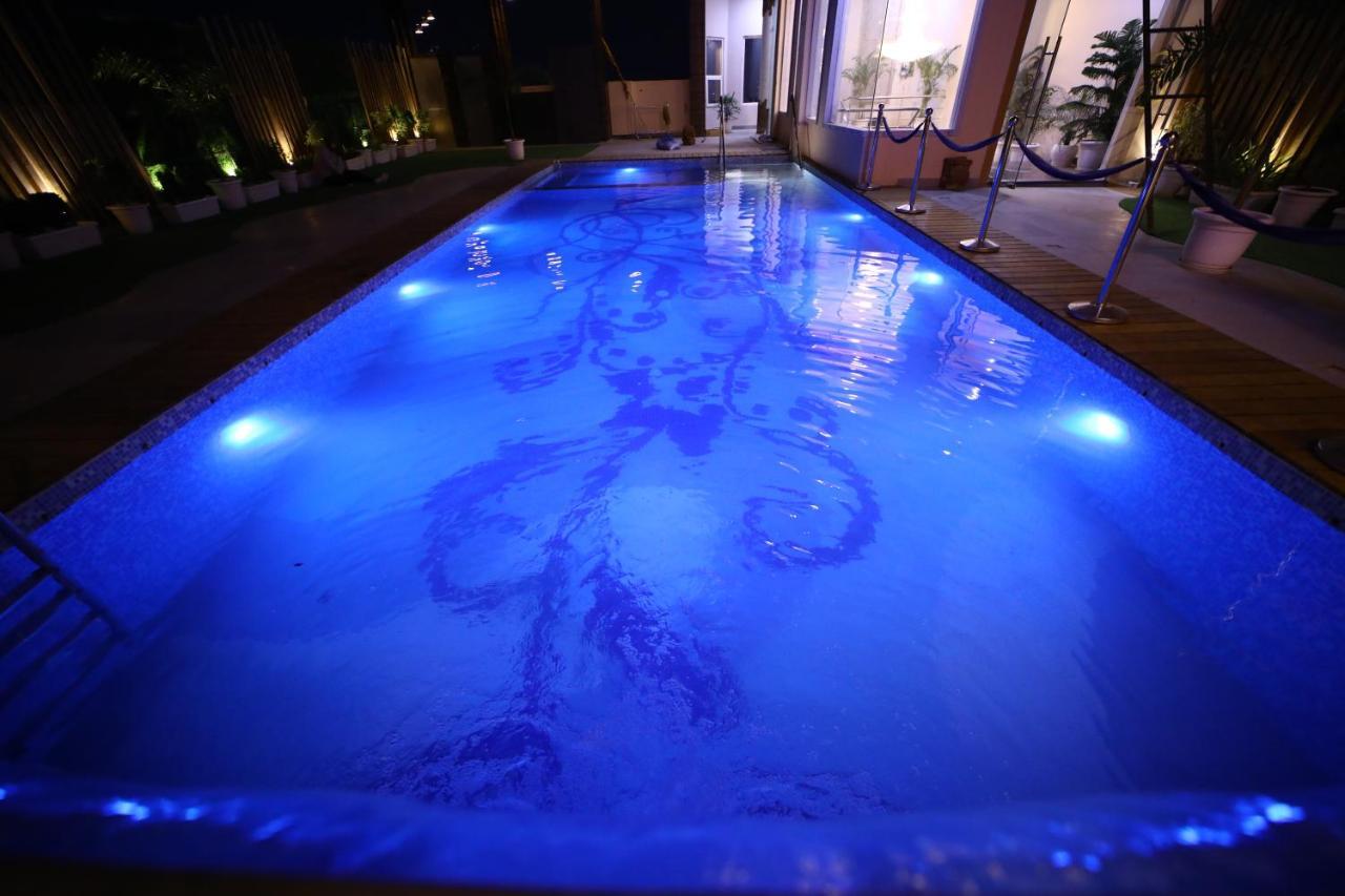 Hotel Prime Land Varanasi Esterno foto
