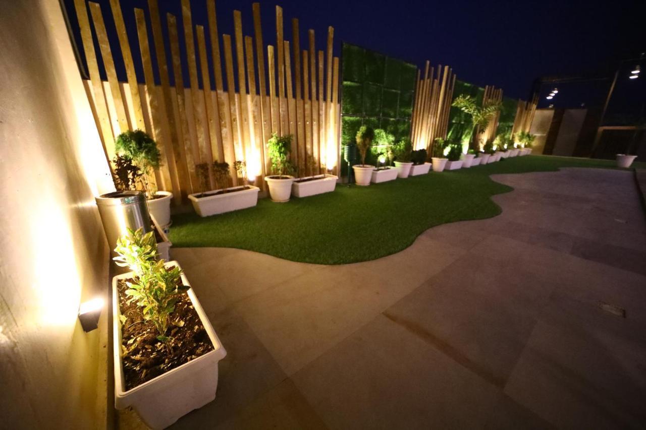 Hotel Prime Land Varanasi Esterno foto