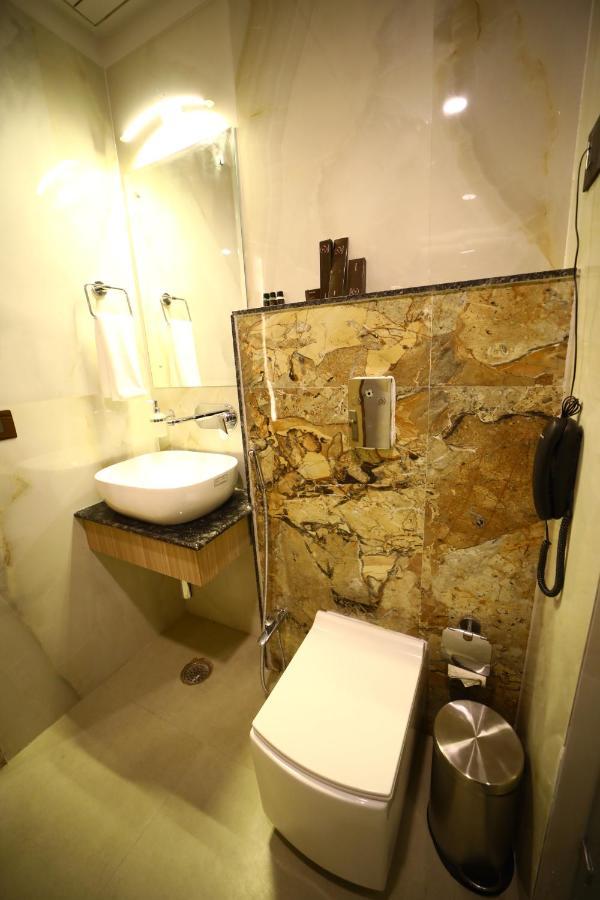 Hotel Prime Land Varanasi Esterno foto