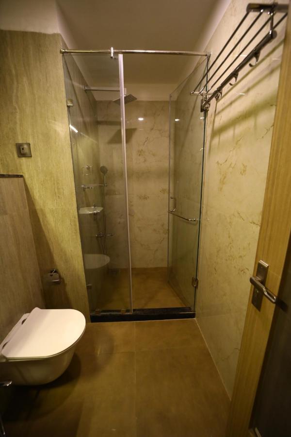 Hotel Prime Land Varanasi Esterno foto