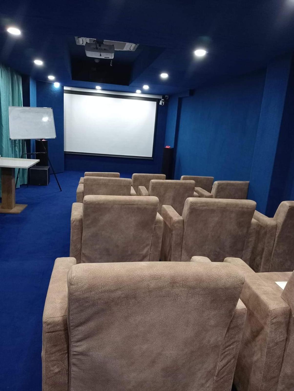 Hotel Prime Land Varanasi Esterno foto