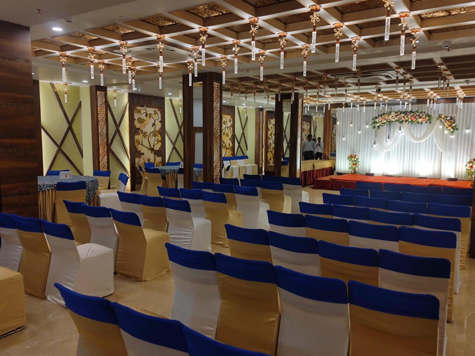 Hotel Prime Land Varanasi Esterno foto