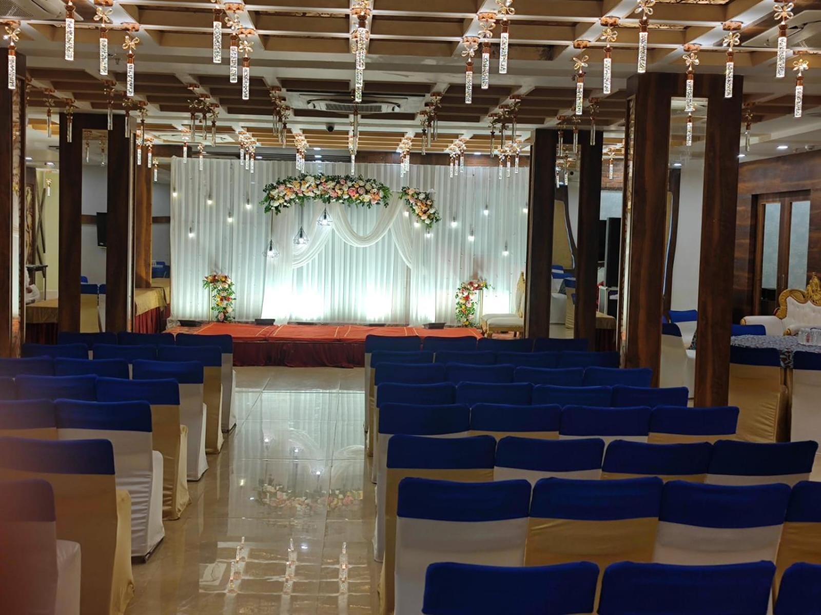 Hotel Prime Land Varanasi Esterno foto