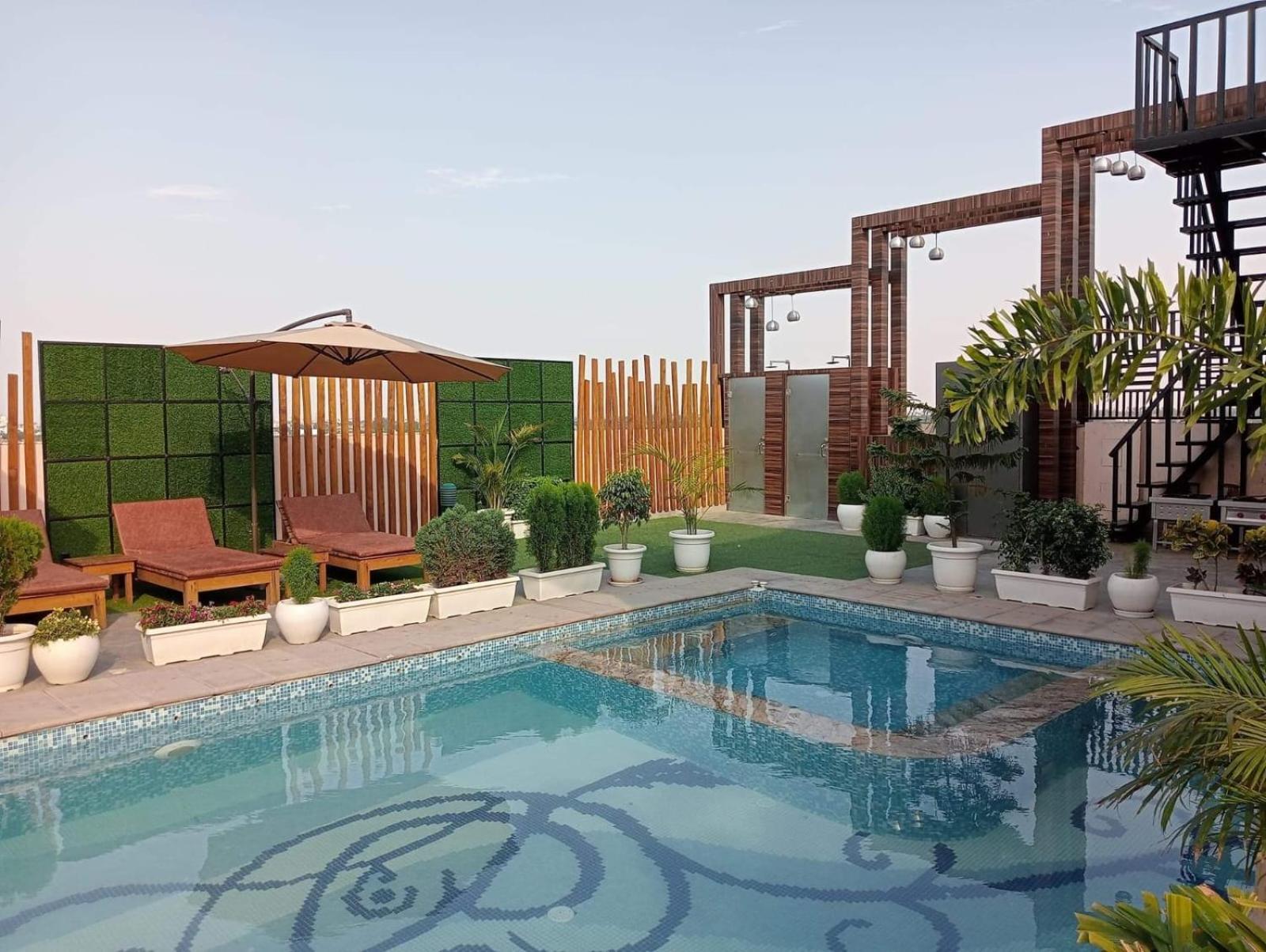 Hotel Prime Land Varanasi Esterno foto